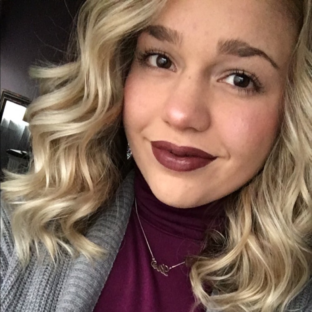 Meet your Posher, Olivia